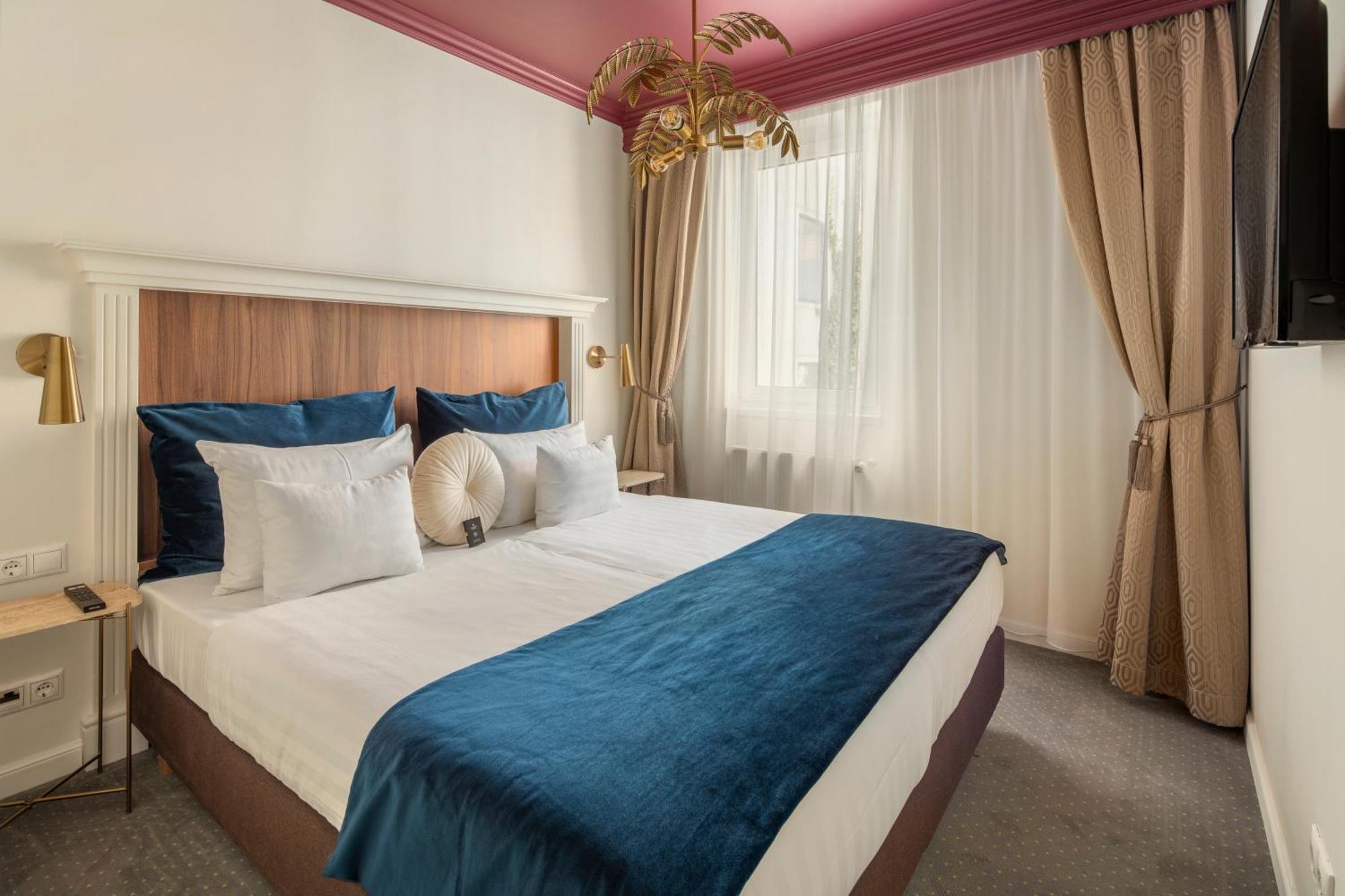 Superior King Suite,1557007903:JPEG